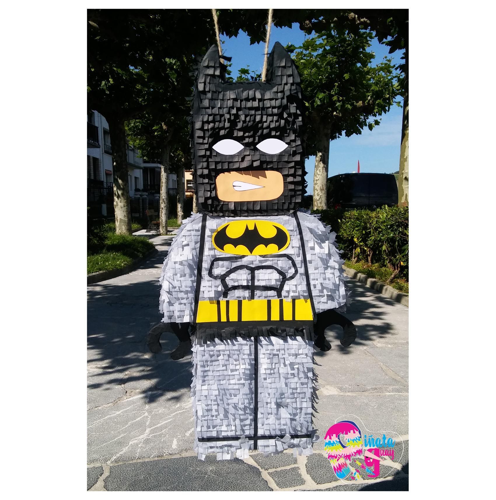 Piñata de Lego Batman. - Piñata Guay